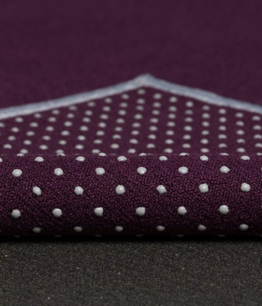 242013-yogitoes-skidless-indulge-2.jpg