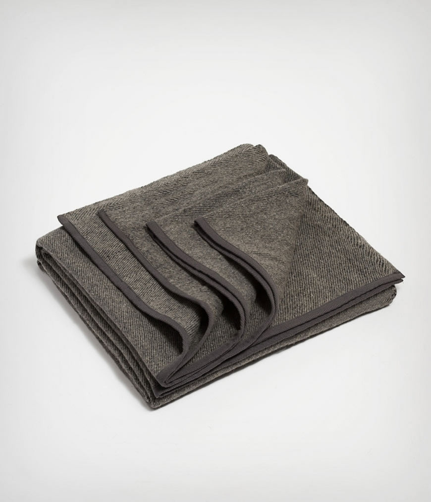 46201a-recycled-wool-blanket-sediment-02_2.jpg