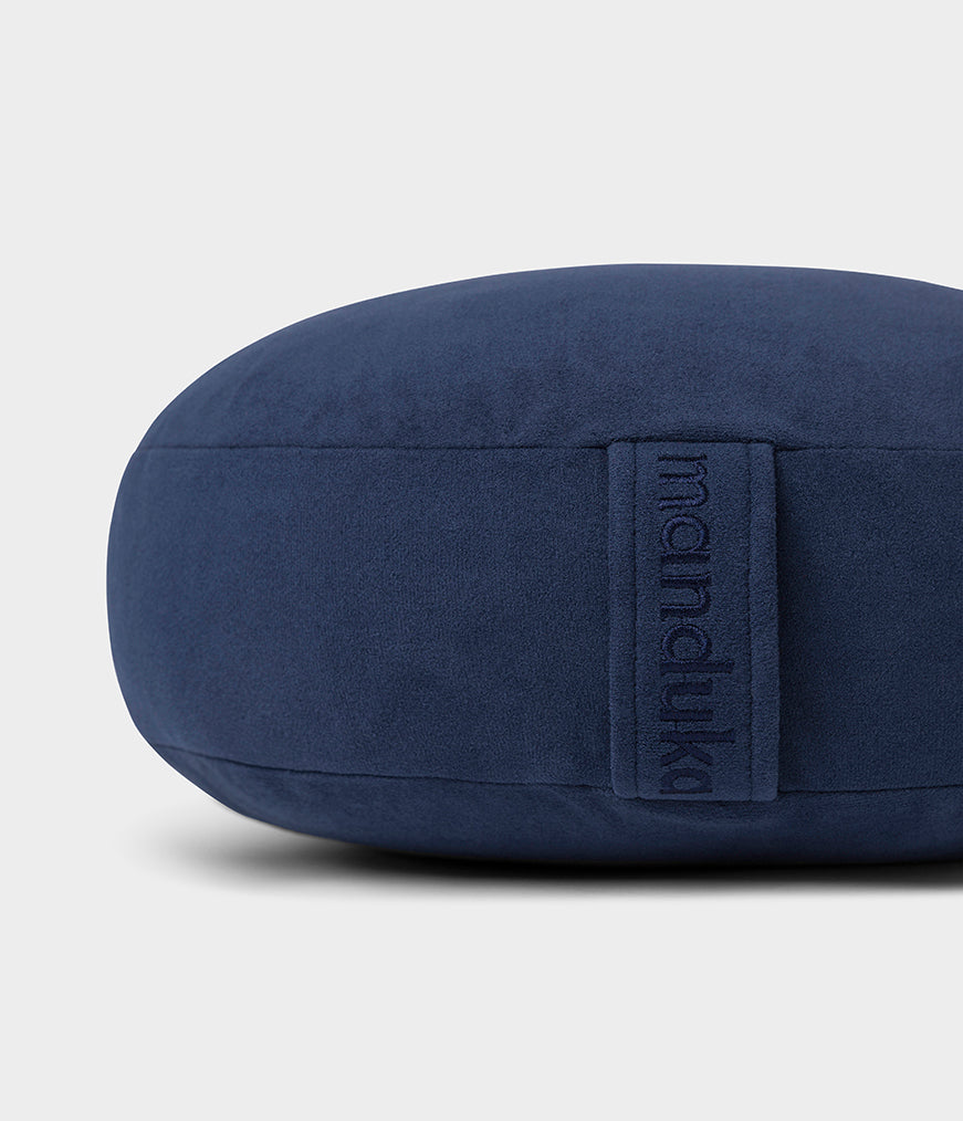 4D201W030-Props-ENLIGHT-MEDITATION-CUSHION-MIDNIGHT-02_4b143825-9f97-4e09-be54-a4bb931883a7.jpg